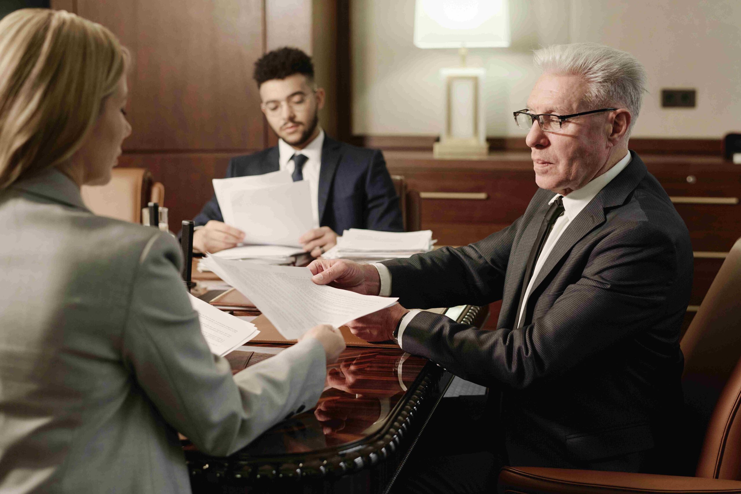 How a Family Lawyer in Dubai Helps Couples Resolve Conflicts Peacefully
